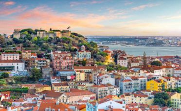 Перлите на Иберийския полуостров - Андалусия и Португалия - 29.04 и 27.10 - полет от Варна - хотели